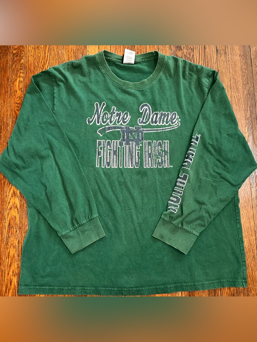 Men’s XL Vintage Notre Dame Fighting Irish Green Long Sleeve Graphic Shirt